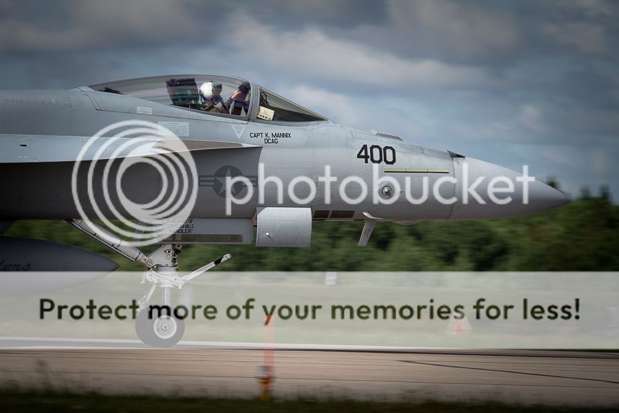 IMAGE: http://i460.photobucket.com/albums/qq326/WingsofFuryPhotography/2013%20Assorted/VFA86SidewinderTaxi_zps4463c170.jpg